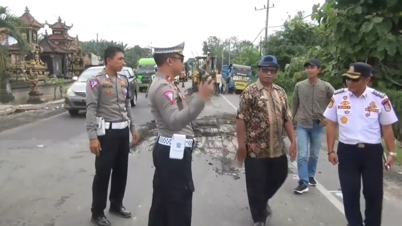 Cek Jalur Mudik Lebaran, Petugas Temukan 10 Jalan Rusak di Tulang Bawang