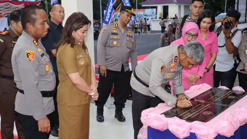 Resmikan Kantor Polres Kepulauan Sitaro, Kapolda Sulut Disambut secara Adat