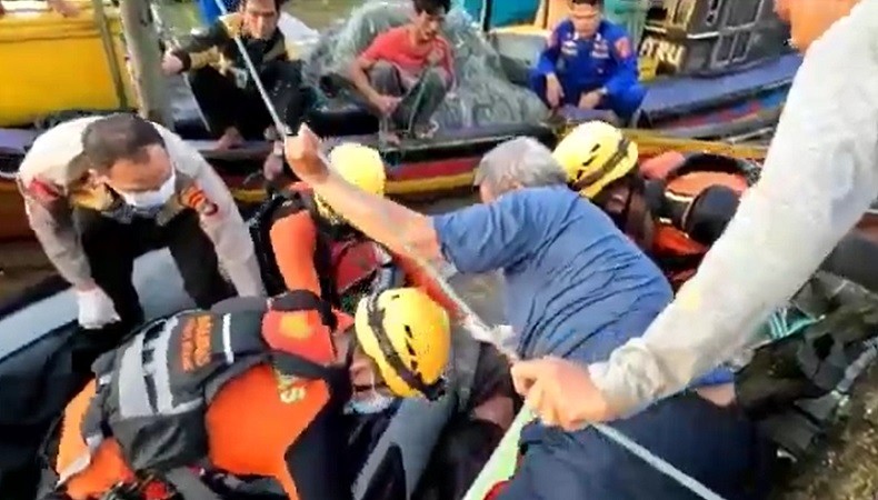Korban Tenggelam di Sungai Selan Bangka Tengah Ditemukan Tewas Tersangkut Jembatan Kayu