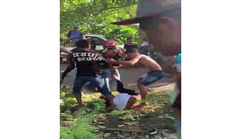 Viral 2 Kelompok Pemuda Mabuk Baku Hantam di Pantai Liang Maluku Tengah, Ini Kata Polisi