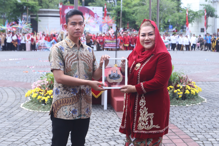 Mbak Ita dan Gibran Teken MoU di Acara Dugderan, Ada Apa?