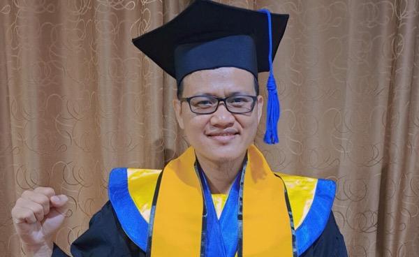 Kisah Inspiratif Syahril Lulus dari UI dengan IPK Sempurna 