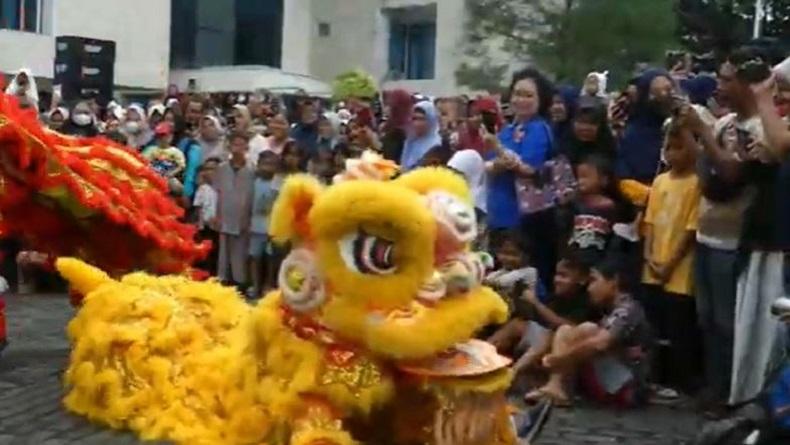 Atraksi Barongsai Meriahkan Pasar Ramadhan di Universitas Muhammadiyah Purwokerto