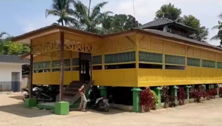 Melihat Masjid Tertua di Langkat, Berbentuk Rumah Kayu Dibangun Tahun 1725