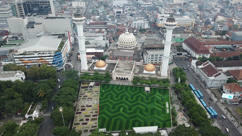 Alun-alun Bandung Kembali Dibuka, Warga Boleh Ngabuburit Asal