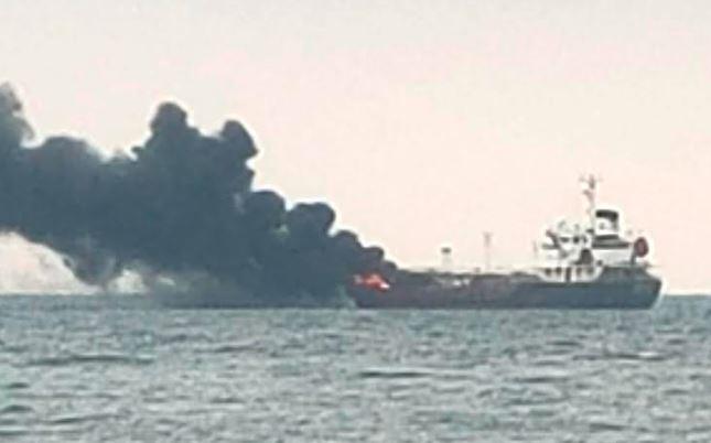 Kapal Pengangkut BBM Pertamina Terbakar di Laut Mataram, 3 Orang Tewas