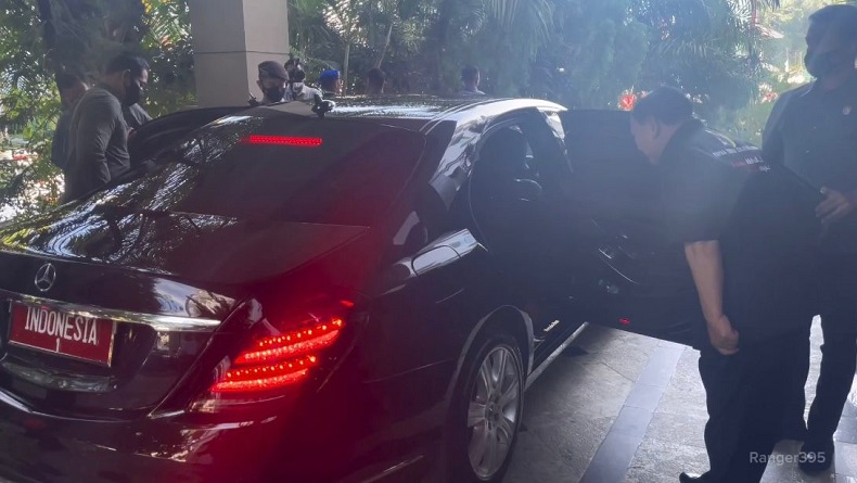 Warganet Puji Gestur Prabowo saat Izin Masuk Mobil Jokowi