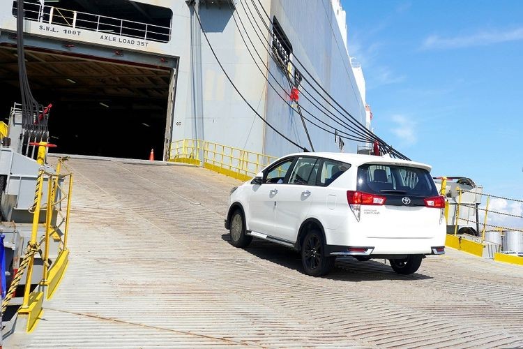Kijang Innova Jadi Taksi di Dubai, Sopir Pamer Odometer 1 Juta Km