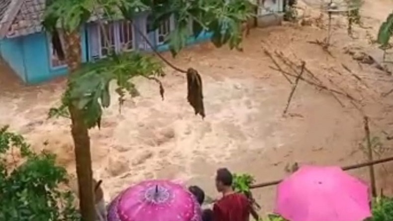 Sungai Cibala Cianjur Meluap, Ratusan Rumah Warga di 5 Desa Terendam Banjir