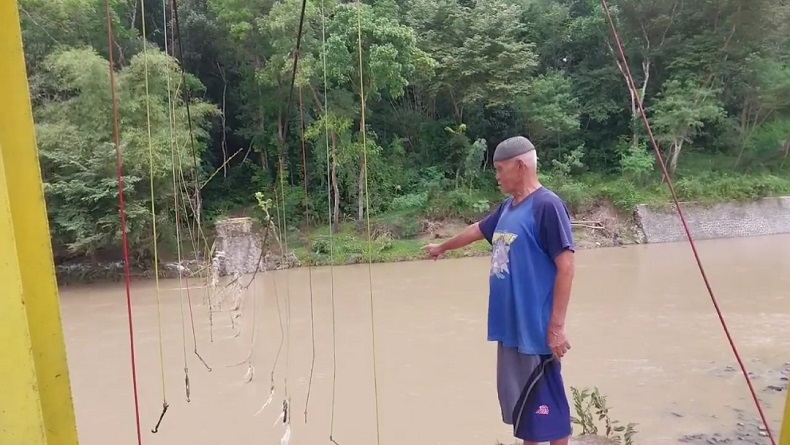 Jembatan Gantung Penghubung Ciamis-Kuningan Putus Diterjang Luapan Sungai Cijolang