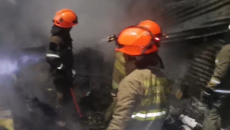 Toko Barang Bekas di Dipatukur Bandung Terbakar, Api Diduga dari Korsleting Litstik