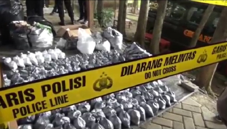 Tangkap 3 Pemasok Bahan Petasan, Polda Jatim Amankan 231 Kilogram Bubuk Mesiu 
