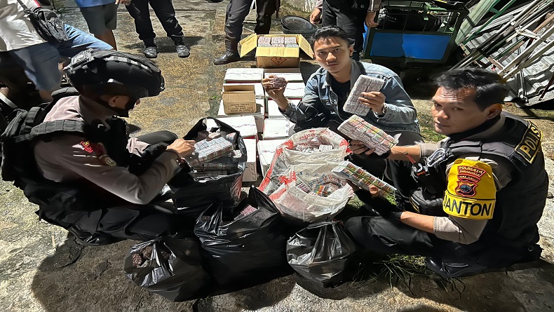 Polisi Sita Ribuan Petasan dari Toko Kembang Api di Solo