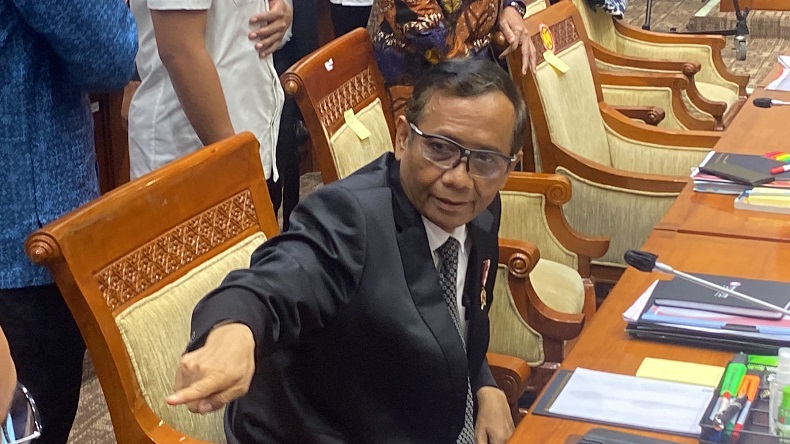 Mahfud Tak Terima Diinterupsi Anggota Komisi III DPR: Biar Saya Jelaskan Dulu Dong