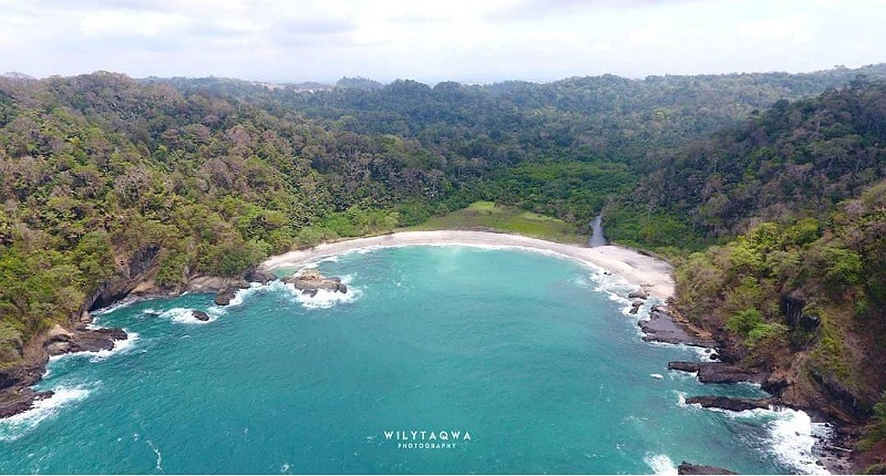 Menjelajahi Pulau Nusakambangan, Ada Hutan Tropis hingga Pantai Pasir Putih nan Eksotis 
