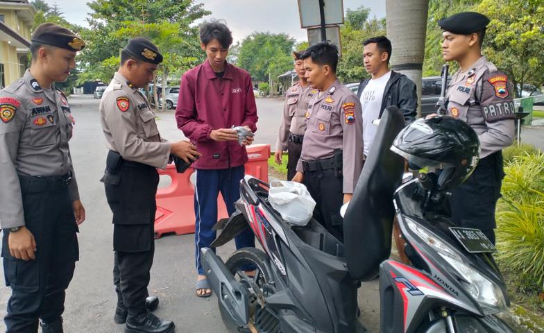 Bawa 4,4 Kilogram Obat Petasan, Warga Magelang Ditangkap Polisi