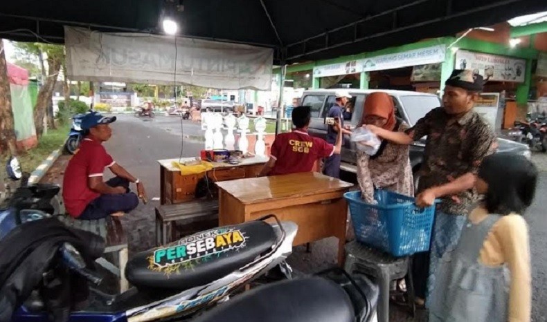 IJTI Korda Madura Raya Pokja Bangkalan Bagikan Takjil untuk Ratusan PKL di SGB 