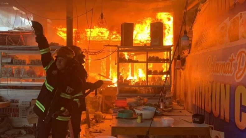 Tabung Gas Meledak, Warung Nasi Goreng di Padang Ludes Terbakar