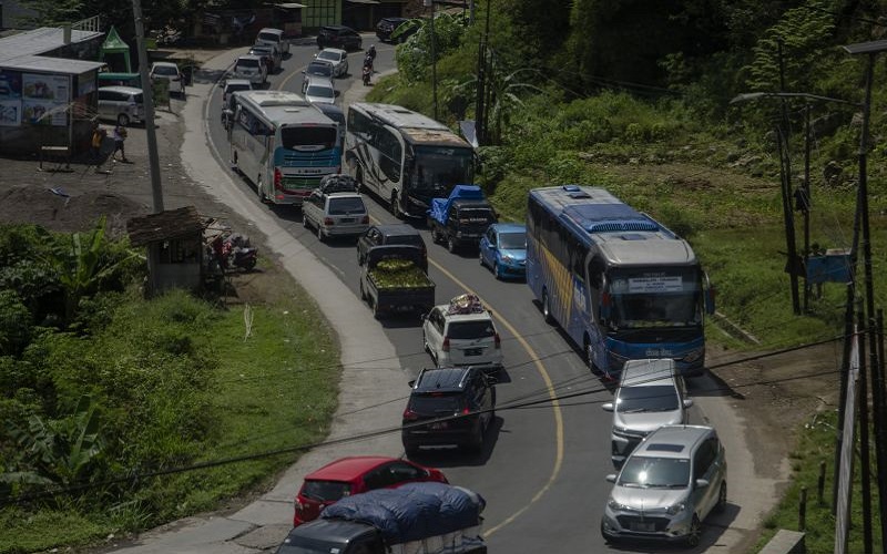 Polresta Bandung Cek Jalur Mudik, Beberapa Titik Jalan dari Cileunyi ke Nagreg Rusak