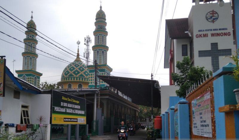 Potret Toleransi Antarumat Beragama di Pati, Masjid dan Gereja Berdiri Bersebelahan