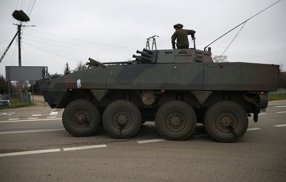 Ukraina Beli 100 Kendaraan Tempur Rosomak dari Polandia, Uangnya dari AS