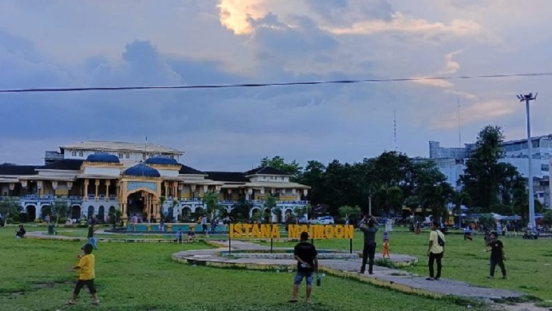 Suasana Ngabuburit di Istana Maimun, Tempat Favorit Warga Medan
