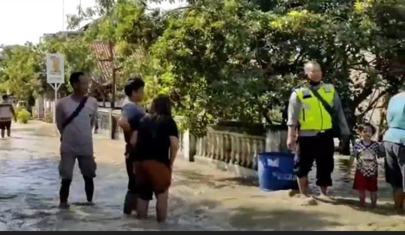  Sungai Cisanggarung Meluap, Ratusan Rumah 4 Desa di Losari Brebes Tergenang Banjir