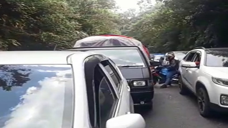 Jalan Raya Bandung-Garut Macet Parah, Polisi: Imbas Perbaikan Jalan