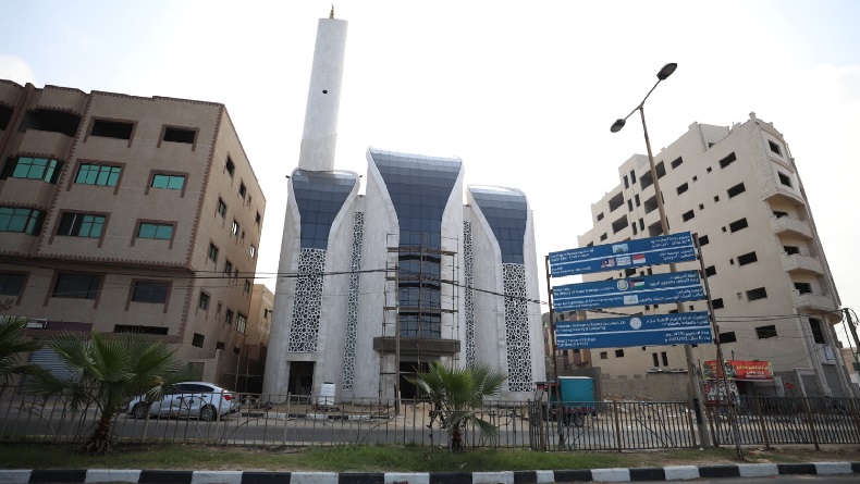 Masyarakat Palestina Tarawih di Masjid Syeikh Ajlin Karya Arsitektur Ridwan Kamil