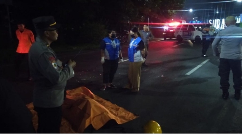 Kecelakaan di Bundaran Waru Surabaya, Pemotor Lawan Arus Tewas Tabrak Minibus