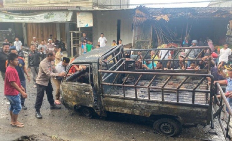Mobil Angkut BBM Ilegal di Lhokseumawe Terbakar, Pengemudi Selamat usai Dobrak Pintu