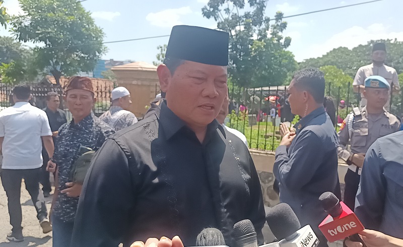 Pakai Baju Serba Hitam, Panglima TNI Hadiri Pemakaman Istri Wakapolri