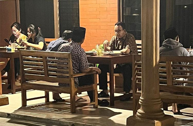 Nostalgia di Jogja, Anies Baswedan Pesan 2 Porsi Bakmi di Warung Mbak Wulan