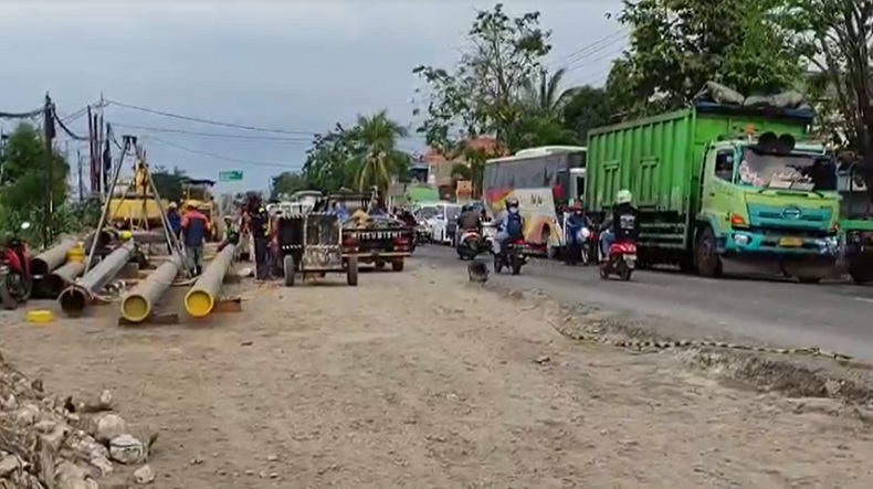 Waspada, Jalur Mudik Pantura Daendels Gresik Rawan Macet dan Berdebu