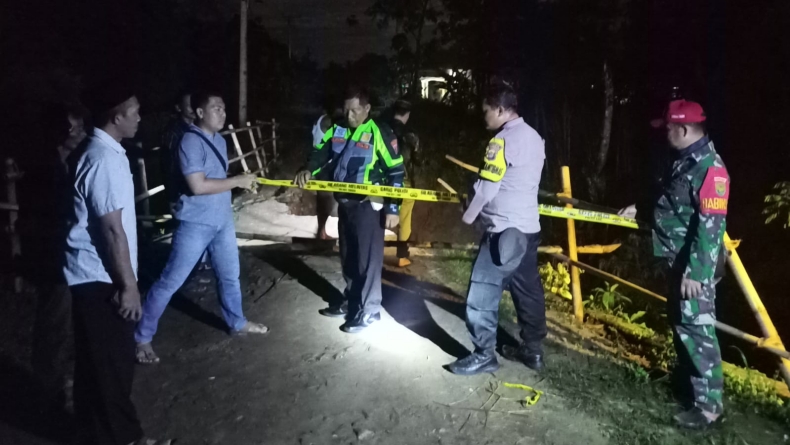 Jembatan Penghubung di Lampung Selatan Ambrol, Pasutri Tewas saat Melintas