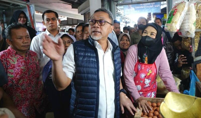  Blusukan di Pasar Semarang, Mendag: Alhamdulillah Harga Kebutuhan Pokok di Jateng Stabil