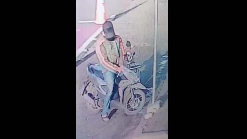 Pencuri Motor Beraksi di Pesantren Persis Tarogong Garut Terekam CCTV