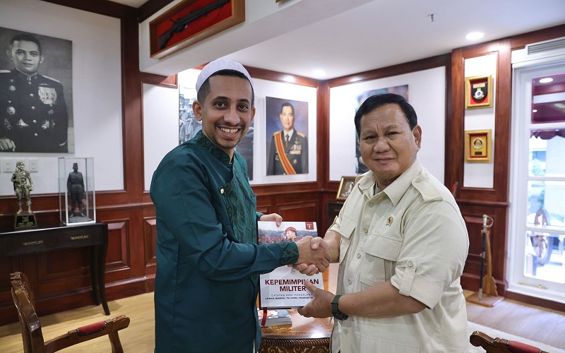 Prabowo Sambut Hangat Habib Jafar di Kemhan saat Peringati Nuzulul Quran 1444 H