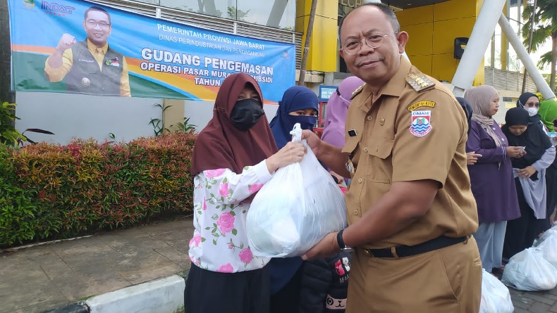 Warga Tak Mampu di Cimahi Prioritas Dapat Sembako Murah, 6.000 Paket Disebar