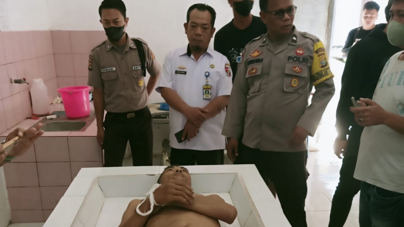 Kronologi Warga Lampung Tewas Tertembak, Polisi Terpeleset saat Lepaskan Tembakan Peringatan