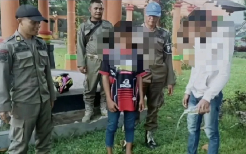 Asyik Pesta Miras di Area Taman Kapuas, Sekelompok Remaja Ini Dibubarkan Satpol PP