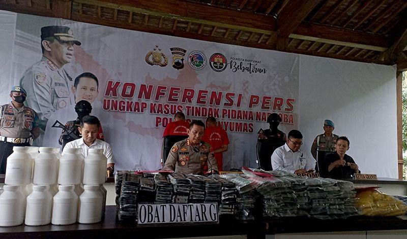 Polisi Bongkar Industri Rumahan Tembakau Sintetis, Sita Ratusan Ribu Butir Obat Terlarang