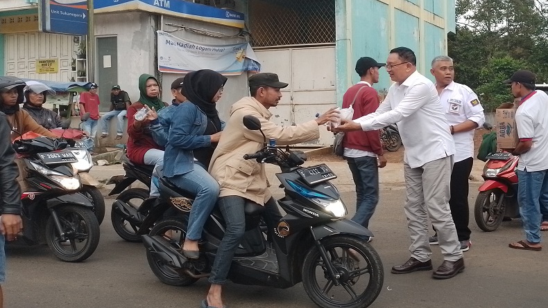  Dapat Takjil Gratis dari Bacaleg Perindo, Warga Cianjur: Semoga Dibalas Allah