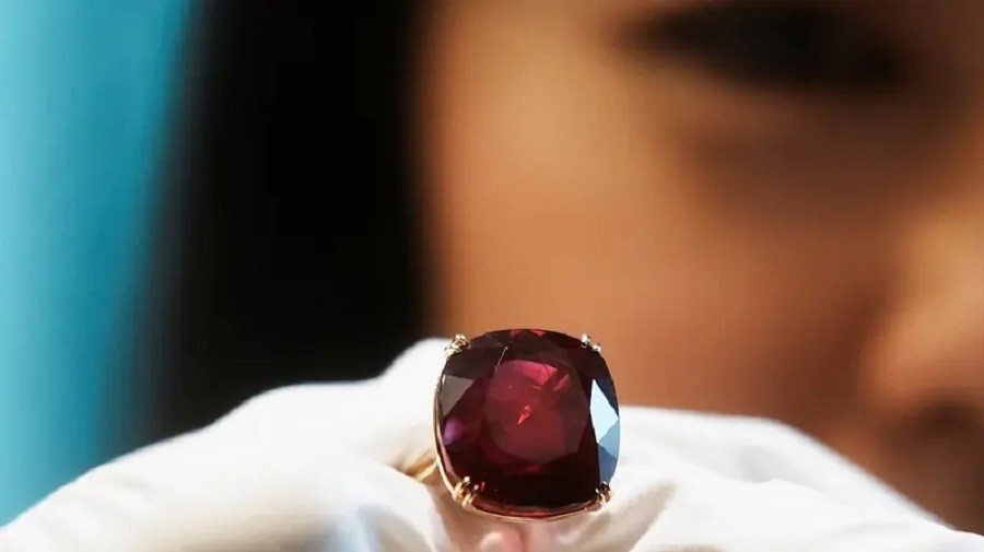 Batu Rubi Terbesar di Dunia Bakal Dilelang, Harga Ditaksir Lebih dari Rp445 Miliar