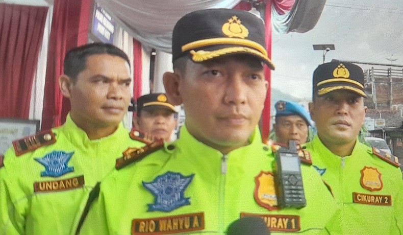 H-2 Cuti Bersama, Mobil Pelat B Padati Jalanan di Garut