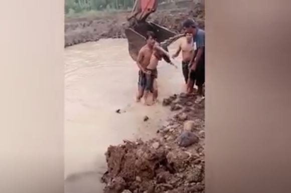 Tragis! 3 Bocah Perempuan di Banyuwangi Tewas Tenggelam di Kubangan Galian Pasir