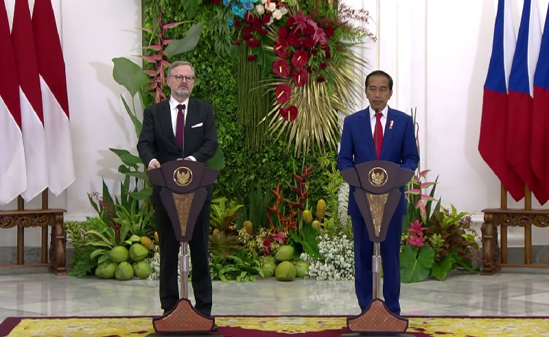 Presiden Jokowi Ajak Ceko Investasi Transportasi Massal Ramah Lingkungan di IKN