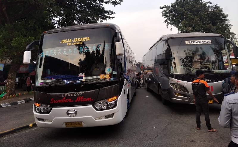 H-1 Cuti Bersama Idul Fitri, Penumpang Bus di Terminal Kalideres Melonjak 10 Kali Lipat