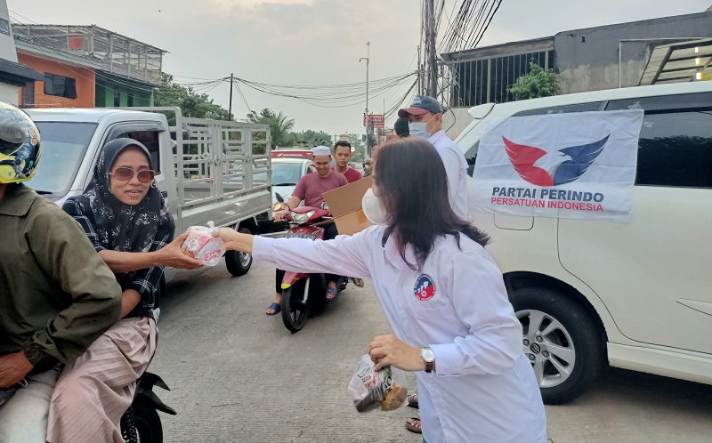 Warga Apresiasi Aksi Perindo Bulukumba Bagikan 1.000 Paket Makanan ke Pengguna Jalan