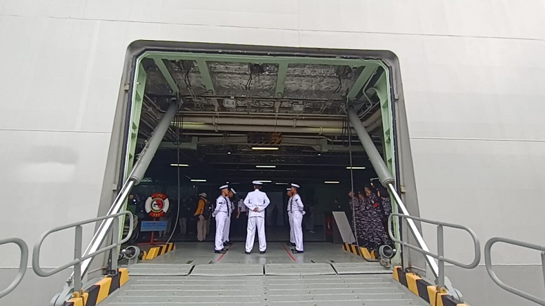 Penampakan Mudik Naik Kapal Perang KRI Banjarmasin, Warga Senang Rasakan Sensasi Baru